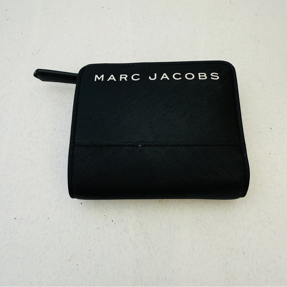 Marc Jacobs Black Textured Wallet with Zipper Closure